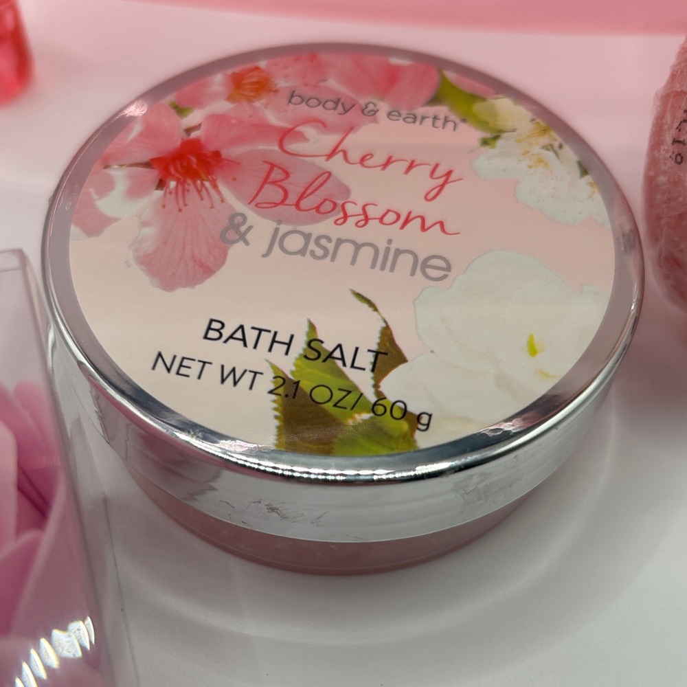 Body & Earth Cherry Blossom Shampoo Bar and Bath Salts - Picture 3 of 8